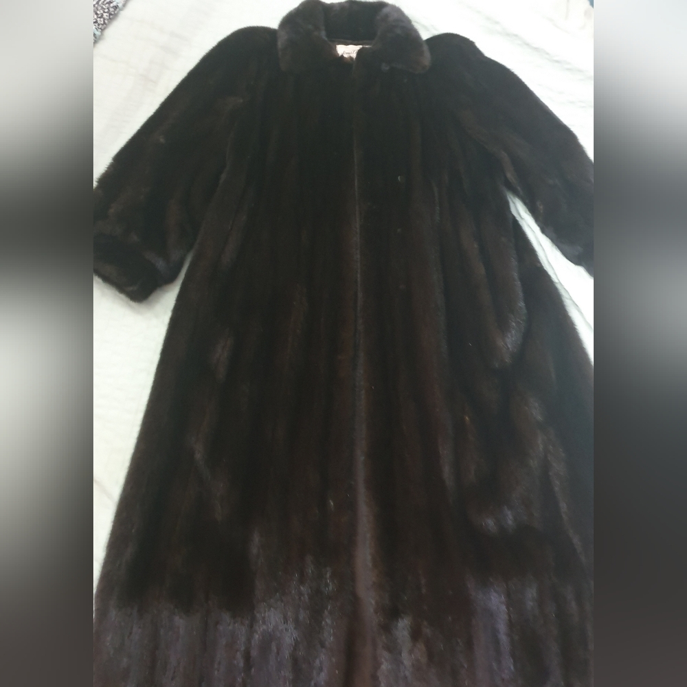 Dark Ranch Mink ( Great Lakes Mink Association)